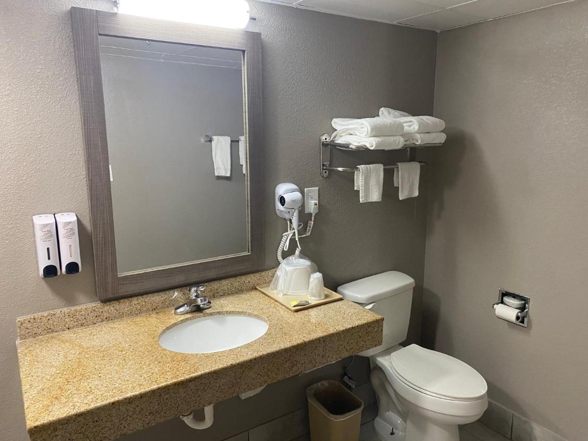 Red Roof Inn Jacksonville, Al מראה חיצוני תמונה